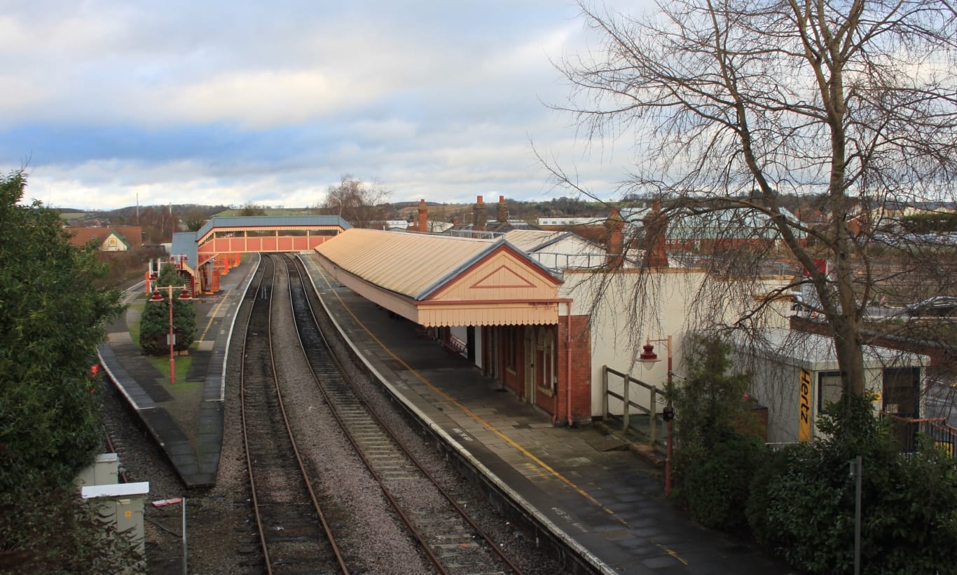 A train at Stratford-upon-Avon railway station